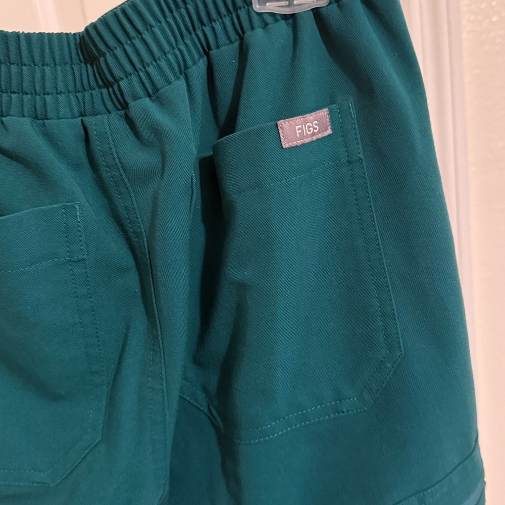 Women’s scrub figs pants hunter green